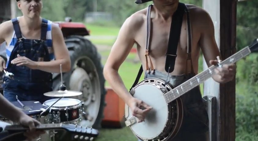 Video: Tak takúto úpravu skladby AC-DC ste ešte nepočuli